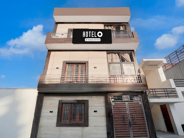Deluxehotel Maa Gargi Dham - Ayodhya