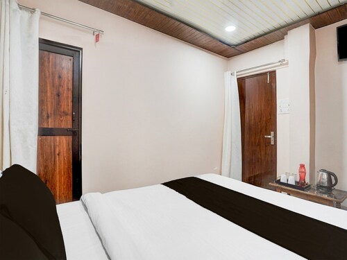 Super Hotel O Tedhi Bazaar