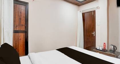 Super Hotel O Tedhi Bazaar