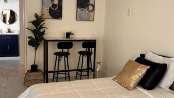 Iron/ironing board, WiFi, bed sheets