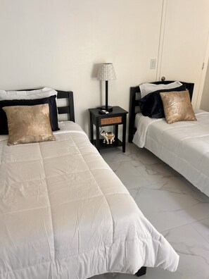 Iron/ironing board, WiFi, bed sheets - Maison Privé- Signature Coastal Suite • Curated Stay Near Beach (Sarasota)