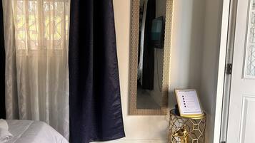 Iron/ironing board, WiFi, bed sheets