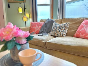 Living area - King Bed Apt in Bridgewater near River and Trails (Bridgewater)