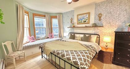King Bed Apt in Bridgewater near River and Trails