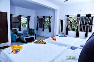 Quarto quádruplo, vista para a piscina | Wi-Fi de cortesia, roupa de cama
