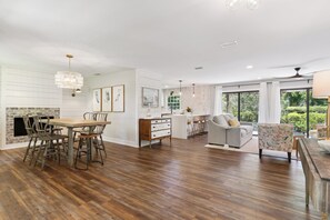 Interior - Escape to Oak's End Haven, sleeps 8 near the Village (St Simons Island)