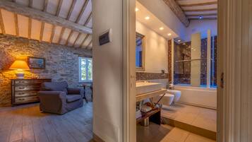 Suite Junior, vue jardin | Salle de bain