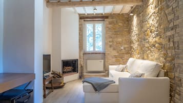 Suite, Garden View | Lounge