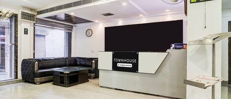 Hus | Reception