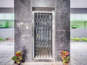 House | Exterior detail - Super Townhouse Nagaram Lake Hyderabad (Hyderabad)