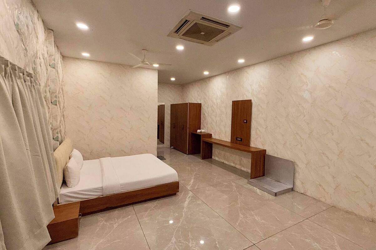  Suite Room