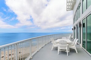 Outdoor dining - Grande Villas G8 | Oceanfront Penthouse w/ Panoramic Views & Game Loft (Indian Beach)