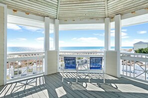 Property grounds - Oceanside 3BR | Pool + Beach Access | Ocean Views | Pet Friendly Cottage (Atlantic Beach)