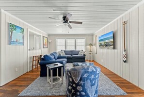 Smart TV - 1 Sandy Shore- Oceanfront 6BR House- Cherry Grove (North Myrtle Beach)
