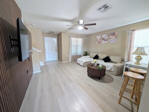 Interior - 3 BR South Austin House / Close to Downtown, UT and Airport / 5 beds / Sleeps 9 (Austin)