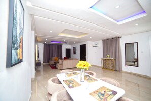 Interior - Cozy 2-bedroom 2.5 bath condo in beautiful Lagos with Concierge service, Ikoyi (Lagos)
