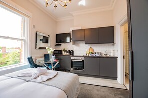 1 habitación, tabla de planchar con plancha, wifi y ropa de cama 