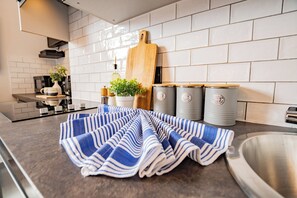 Private kitchen - Bright Studio | Walk to City | Washer & Dryer (Dublin)