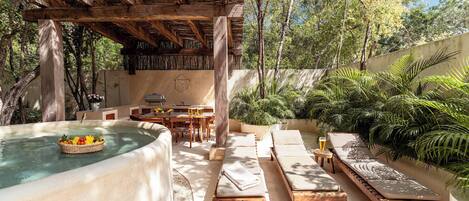 Outdoor spa tub
