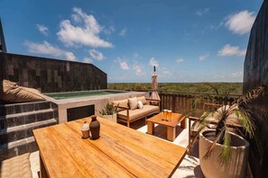 Outdoor dining - AMIRA Stylish Penthouse ,Rooftop Pool ,Sea Horizon (Tulum)