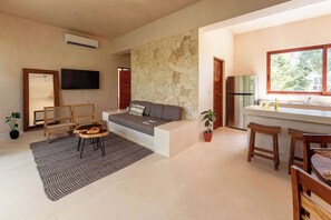 TV, offices - Ahal Luxe 3BR Penthouse – Rooftop & Plunge Pools (Tulum)
