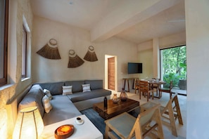TV, offices - Stylish Ground-Floor 3BR Haven ,Luxe Plunge Pool (Tulum)