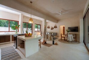 TV, offices - Stylish Ground-Floor 3BR Haven ,Luxe Plunge Pool (Tulum)