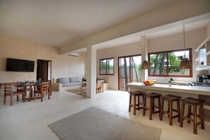 TV, offices - Luxe Ground-Floor 3BR Jungle Haven & Plunge Pool (Tulum)
