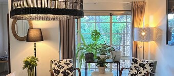 Peaceful cottage with3BR/2BA/2Living•Burnside area