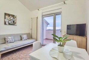 Living area - Beautiful apartment 38m² on the second floor large balcony with sea view. (Vodice)