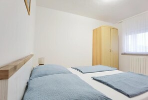 Room - Beautiful apartment 38m² on the second floor large balcony with sea view. (Vodice)