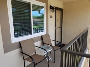 Property grounds - Cross Creek Country Club condo, 2-bed/2-bath with Golf, Pool, Hot tub Pickleball (Fort Myers)