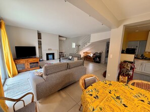 Living area - Villa Provençal- Port du brusc - Swimming pool (Six-Fours-les-Plages)