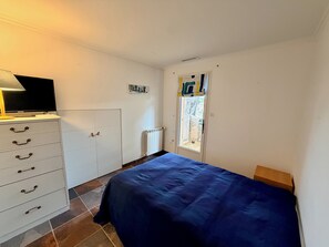 4 slaapkamers, een strijkplank/strijkijzer, gratis wifi, beddengoed