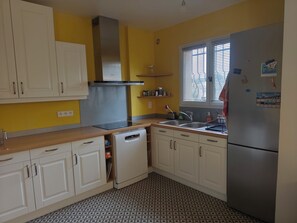 Private kitchen - Villa Provençal- Port du brusc - Swimming pool (Six-Fours-les-Plages)