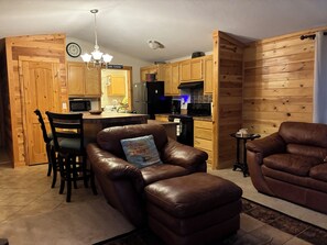 Interior - 4-bedroom mobile home in peaceful Kingston with AC comfort close to the lake (Kingston)