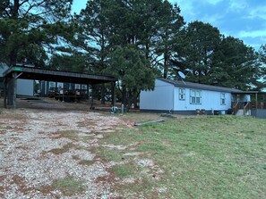 Exterior - 4-bedroom mobile home in peaceful Kingston with AC comfort close to the lake (Kingston)