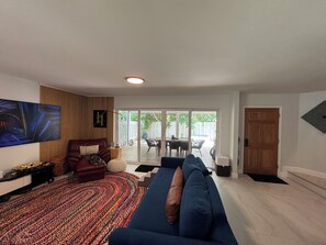 TV - Luxury Beach Retreat: Steps from the Atlantic Ocean, Pickleball, and Golf! (Jupiter)