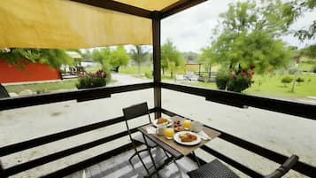 Bungalow, Garden View | Outdoor dining