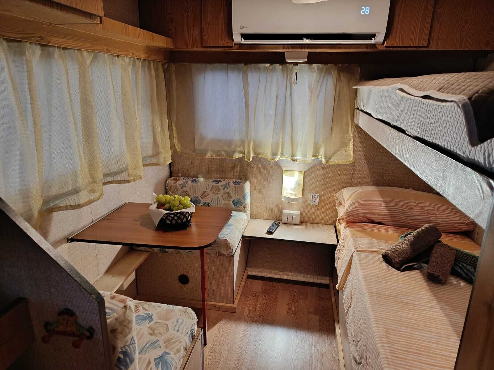 Economy stacaravan, uitzicht op tuin