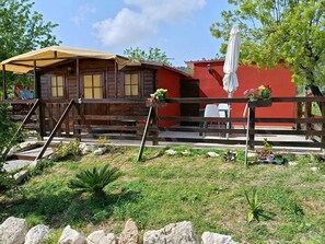 Bangalô família, vista para o jardim | Fachada