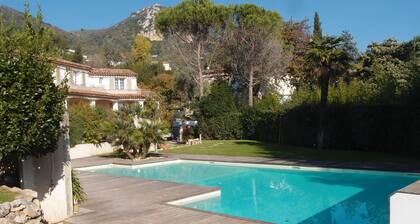 Green detached house with pool access