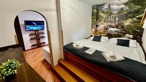 Kamar Triple Standar | Meja kerja, ruang kerja ramah laptop, dan Wi-Fi gratis