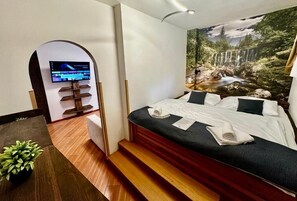 Standard Triple Room | Desk, laptop workspace, WiFi (free)
