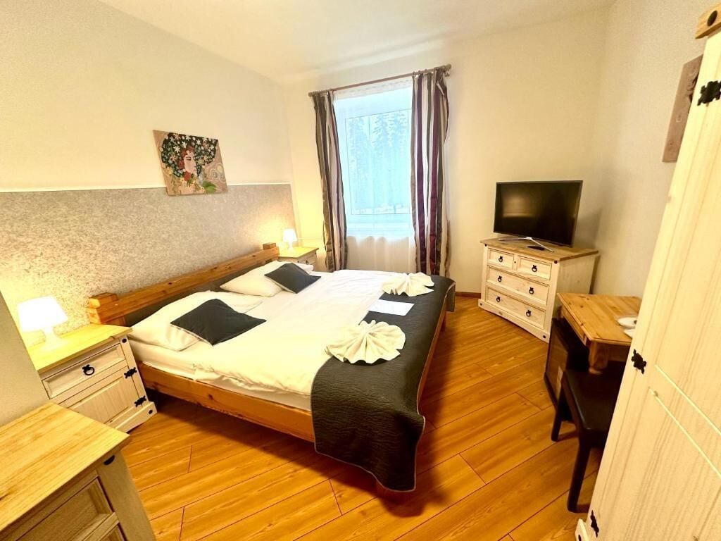 Standard Triple Room | Desk, laptop workspace, free WiFi