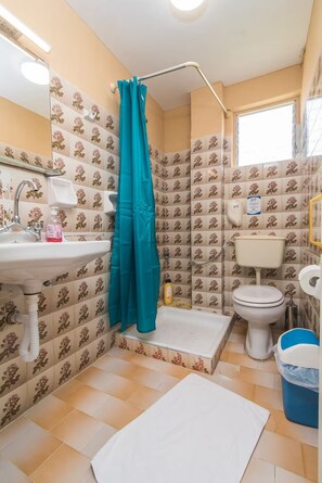 Hair dryer, towels, soap, toilet paper - Southgate 9 by MPS (Agios Georgios)