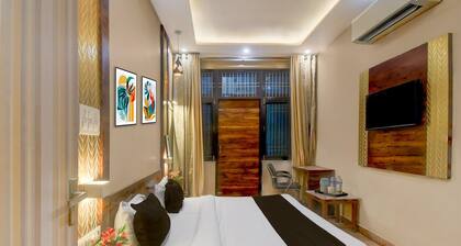 Deluxe Aishwarya Inn