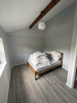 3 chambres, coffre-fort, bureau, fer et planche à repasser