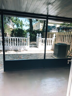 Interior - Your home away from Home -Charming 2-bedroom townhome with AC in sunny Tampa - (Tampa)