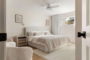 5 bedrooms, iron/ironing board, travel crib, WiFi - Redwood Retreat | Pool | Fire-Pit | Wineries (Stevensville)